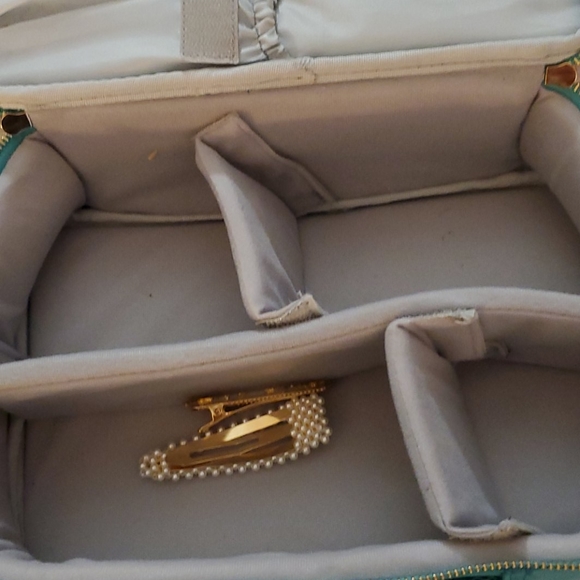 Go go bag in teal! See how many ways you can 1 arrange personally for you - Picture 7 of 10